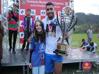 
<a style='margin-left: 5px;' class='btn btn-xs btn-social btn-facebook' href='https://www.facebook.com/sharer/sharer.php?u=https://boladovale.com.br/imgs/800-800-90/conteudo/fotos/1646/img9710.jpg' rel='popup' data-width='500' data-height='400'><i class='fa fa-facebook'></i>Compartilhar <span class='hidden-xs'>no Facebook</span>
</a> 
<a class='btn btn-default btn-xs' target='_blank' href='imgs/800-800-90/conteudo/fotos/1646/img9710.jpg'>
<span class='glyphicon glyphicon-cloud-download'></span> Salvar
</a> 
<span></span>