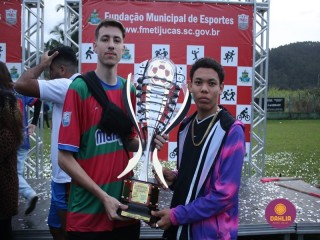 
<a style='margin-left: 5px;' class='btn btn-xs btn-social btn-facebook' href='https://www.facebook.com/sharer/sharer.php?u=https://boladovale.com.br/imgs/800-800-90/conteudo/fotos/1646/img9712.jpg' rel='popup' data-width='500' data-height='400'><i class='fa fa-facebook'></i>Compartilhar <span class='hidden-xs'>no Facebook</span>
</a> 
<a class='btn btn-default btn-xs' target='_blank' href='imgs/800-800-90/conteudo/fotos/1646/img9712.jpg'>
<span class='glyphicon glyphicon-cloud-download'></span> Salvar
</a> 
<span></span>