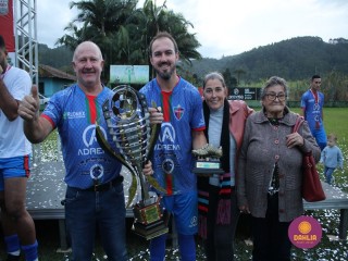 
<a style='margin-left: 5px;' class='btn btn-xs btn-social btn-facebook' href='https://www.facebook.com/sharer/sharer.php?u=https://boladovale.com.br/imgs/800-800-90/conteudo/fotos/1646/img9727.jpg' rel='popup' data-width='500' data-height='400'><i class='fa fa-facebook'></i>Compartilhar <span class='hidden-xs'>no Facebook</span>
</a> 
<a class='btn btn-default btn-xs' target='_blank' href='imgs/800-800-90/conteudo/fotos/1646/img9727.jpg'>
<span class='glyphicon glyphicon-cloud-download'></span> Salvar
</a> 
<span></span>