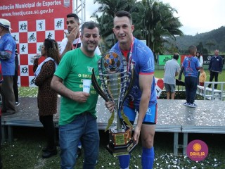 
<a style='margin-left: 5px;' class='btn btn-xs btn-social btn-facebook' href='https://www.facebook.com/sharer/sharer.php?u=https://boladovale.com.br/imgs/800-800-90/conteudo/fotos/1646/img9733.jpg' rel='popup' data-width='500' data-height='400'><i class='fa fa-facebook'></i>Compartilhar <span class='hidden-xs'>no Facebook</span>
</a> 
<a class='btn btn-default btn-xs' target='_blank' href='imgs/800-800-90/conteudo/fotos/1646/img9733.jpg'>
<span class='glyphicon glyphicon-cloud-download'></span> Salvar
</a> 
<span></span>