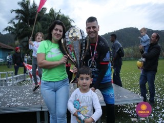 
<a style='margin-left: 5px;' class='btn btn-xs btn-social btn-facebook' href='https://www.facebook.com/sharer/sharer.php?u=https://boladovale.com.br/imgs/800-800-90/conteudo/fotos/1646/img9740.jpg' rel='popup' data-width='500' data-height='400'><i class='fa fa-facebook'></i>Compartilhar <span class='hidden-xs'>no Facebook</span>
</a> 
<a class='btn btn-default btn-xs' target='_blank' href='imgs/800-800-90/conteudo/fotos/1646/img9740.jpg'>
<span class='glyphicon glyphicon-cloud-download'></span> Salvar
</a> 
<span></span>