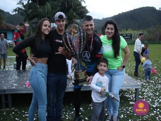 
<a style='margin-left: 5px;' class='btn btn-xs btn-social btn-facebook' href='https://www.facebook.com/sharer/sharer.php?u=https://boladovale.com.br/imgs/800-800-90/conteudo/fotos/1646/img9742.jpg' rel='popup' data-width='500' data-height='400'><i class='fa fa-facebook'></i>Compartilhar <span class='hidden-xs'>no Facebook</span>
</a> 
<a class='btn btn-default btn-xs' target='_blank' href='imgs/800-800-90/conteudo/fotos/1646/img9742.jpg'>
<span class='glyphicon glyphicon-cloud-download'></span> Salvar
</a> 
<span></span>