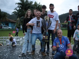 
<a style='margin-left: 5px;' class='btn btn-xs btn-social btn-facebook' href='https://www.facebook.com/sharer/sharer.php?u=https://boladovale.com.br/imgs/800-800-90/conteudo/fotos/1646/img9763.jpg' rel='popup' data-width='500' data-height='400'><i class='fa fa-facebook'></i>Compartilhar <span class='hidden-xs'>no Facebook</span>
</a> 
<a class='btn btn-default btn-xs' target='_blank' href='imgs/800-800-90/conteudo/fotos/1646/img9763.jpg'>
<span class='glyphicon glyphicon-cloud-download'></span> Salvar
</a> 
<span></span>