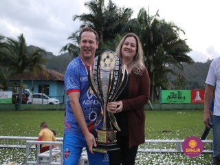 
<a style='margin-left: 5px;' class='btn btn-xs btn-social btn-facebook' href='https://www.facebook.com/sharer/sharer.php?u=https://boladovale.com.br/imgs/800-800-90/conteudo/fotos/1646/img9812.jpg' rel='popup' data-width='500' data-height='400'><i class='fa fa-facebook'></i>Compartilhar <span class='hidden-xs'>no Facebook</span>
</a> 
<a class='btn btn-default btn-xs' target='_blank' href='imgs/800-800-90/conteudo/fotos/1646/img9812.jpg'>
<span class='glyphicon glyphicon-cloud-download'></span> Salvar
</a> 
<span></span>