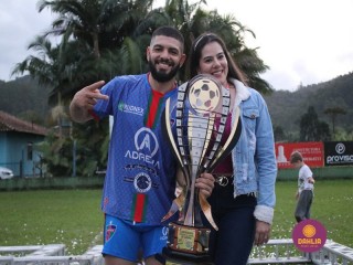 
<a style='margin-left: 5px;' class='btn btn-xs btn-social btn-facebook' href='https://www.facebook.com/sharer/sharer.php?u=https://boladovale.com.br/imgs/800-800-90/conteudo/fotos/1646/img9816.jpg' rel='popup' data-width='500' data-height='400'><i class='fa fa-facebook'></i>Compartilhar <span class='hidden-xs'>no Facebook</span>
</a> 
<a class='btn btn-default btn-xs' target='_blank' href='imgs/800-800-90/conteudo/fotos/1646/img9816.jpg'>
<span class='glyphicon glyphicon-cloud-download'></span> Salvar
</a> 
<span></span>