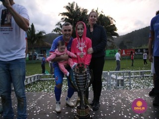 
<a style='margin-left: 5px;' class='btn btn-xs btn-social btn-facebook' href='https://www.facebook.com/sharer/sharer.php?u=https://boladovale.com.br/imgs/800-800-90/conteudo/fotos/1646/img9844.jpg' rel='popup' data-width='500' data-height='400'><i class='fa fa-facebook'></i>Compartilhar <span class='hidden-xs'>no Facebook</span>
</a> 
<a class='btn btn-default btn-xs' target='_blank' href='imgs/800-800-90/conteudo/fotos/1646/img9844.jpg'>
<span class='glyphicon glyphicon-cloud-download'></span> Salvar
</a> 
<span></span>