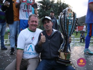 
<a style='margin-left: 5px;' class='btn btn-xs btn-social btn-facebook' href='https://www.facebook.com/sharer/sharer.php?u=https://boladovale.com.br/imgs/800-800-90/conteudo/fotos/1646/img9859.jpg' rel='popup' data-width='500' data-height='400'><i class='fa fa-facebook'></i>Compartilhar <span class='hidden-xs'>no Facebook</span>
</a> 
<a class='btn btn-default btn-xs' target='_blank' href='imgs/800-800-90/conteudo/fotos/1646/img9859.jpg'>
<span class='glyphicon glyphicon-cloud-download'></span> Salvar
</a> 
<span></span>