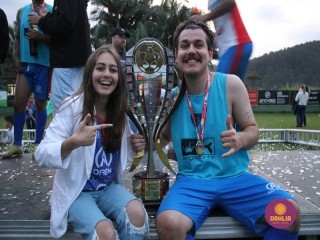 
<a style='margin-left: 5px;' class='btn btn-xs btn-social btn-facebook' href='https://www.facebook.com/sharer/sharer.php?u=https://boladovale.com.br/imgs/800-800-90/conteudo/fotos/1646/img9861.jpg' rel='popup' data-width='500' data-height='400'><i class='fa fa-facebook'></i>Compartilhar <span class='hidden-xs'>no Facebook</span>
</a> 
<a class='btn btn-default btn-xs' target='_blank' href='imgs/800-800-90/conteudo/fotos/1646/img9861.jpg'>
<span class='glyphicon glyphicon-cloud-download'></span> Salvar
</a> 
<span></span>