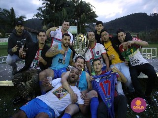 
<a style='margin-left: 5px;' class='btn btn-xs btn-social btn-facebook' href='https://www.facebook.com/sharer/sharer.php?u=https://boladovale.com.br/imgs/800-800-90/conteudo/fotos/1646/img9894.jpg' rel='popup' data-width='500' data-height='400'><i class='fa fa-facebook'></i>Compartilhar <span class='hidden-xs'>no Facebook</span>
</a> 
<a class='btn btn-default btn-xs' target='_blank' href='imgs/800-800-90/conteudo/fotos/1646/img9894.jpg'>
<span class='glyphicon glyphicon-cloud-download'></span> Salvar
</a> 
<span></span>