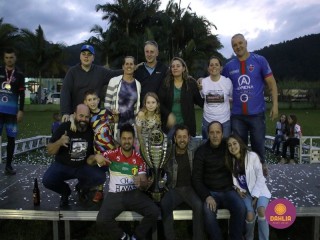 
<a style='margin-left: 5px;' class='btn btn-xs btn-social btn-facebook' href='https://www.facebook.com/sharer/sharer.php?u=https://boladovale.com.br/imgs/800-800-90/conteudo/fotos/1646/img9904.jpg' rel='popup' data-width='500' data-height='400'><i class='fa fa-facebook'></i>Compartilhar <span class='hidden-xs'>no Facebook</span>
</a> 
<a class='btn btn-default btn-xs' target='_blank' href='imgs/800-800-90/conteudo/fotos/1646/img9904.jpg'>
<span class='glyphicon glyphicon-cloud-download'></span> Salvar
</a> 
<span></span>