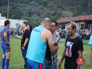 
<a style='margin-left: 5px;' class='btn btn-xs btn-social btn-facebook' href='https://www.facebook.com/sharer/sharer.php?u=https://boladovale.com.br/imgs/800-800-90/conteudo/fotos/1646/img9916-11.jpg' rel='popup' data-width='500' data-height='400'><i class='fa fa-facebook'></i>Compartilhar <span class='hidden-xs'>no Facebook</span>
</a> 
<a class='btn btn-default btn-xs' target='_blank' href='imgs/800-800-90/conteudo/fotos/1646/img9916-11.jpg'>
<span class='glyphicon glyphicon-cloud-download'></span> Salvar
</a> 
<span></span>