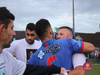 
<a style='margin-left: 5px;' class='btn btn-xs btn-social btn-facebook' href='https://www.facebook.com/sharer/sharer.php?u=https://boladovale.com.br/imgs/800-800-90/conteudo/fotos/1646/img9916-12.jpg' rel='popup' data-width='500' data-height='400'><i class='fa fa-facebook'></i>Compartilhar <span class='hidden-xs'>no Facebook</span>
</a> 
<a class='btn btn-default btn-xs' target='_blank' href='imgs/800-800-90/conteudo/fotos/1646/img9916-12.jpg'>
<span class='glyphicon glyphicon-cloud-download'></span> Salvar
</a> 
<span></span>