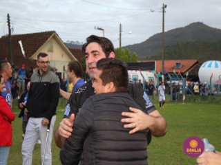 
<a style='margin-left: 5px;' class='btn btn-xs btn-social btn-facebook' href='https://www.facebook.com/sharer/sharer.php?u=https://boladovale.com.br/imgs/800-800-90/conteudo/fotos/1646/img9916-3.jpg' rel='popup' data-width='500' data-height='400'><i class='fa fa-facebook'></i>Compartilhar <span class='hidden-xs'>no Facebook</span>
</a> 
<a class='btn btn-default btn-xs' target='_blank' href='imgs/800-800-90/conteudo/fotos/1646/img9916-3.jpg'>
<span class='glyphicon glyphicon-cloud-download'></span> Salvar
</a> 
<span></span>