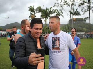 
<a style='margin-left: 5px;' class='btn btn-xs btn-social btn-facebook' href='https://www.facebook.com/sharer/sharer.php?u=https://boladovale.com.br/imgs/800-800-90/conteudo/fotos/1646/img9916-4.jpg' rel='popup' data-width='500' data-height='400'><i class='fa fa-facebook'></i>Compartilhar <span class='hidden-xs'>no Facebook</span>
</a> 
<a class='btn btn-default btn-xs' target='_blank' href='imgs/800-800-90/conteudo/fotos/1646/img9916-4.jpg'>
<span class='glyphicon glyphicon-cloud-download'></span> Salvar
</a> 
<span></span>