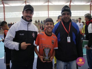
<a style='margin-left: 5px;' class='btn btn-xs btn-social btn-facebook' href='https://www.facebook.com/sharer/sharer.php?u=https://boladovale.com.br/imgs/800-800-90/conteudo/fotos/1647/img0040.jpg' rel='popup' data-width='500' data-height='400'><i class='fa fa-facebook'></i>Compartilhar <span class='hidden-xs'>no Facebook</span>
</a> 
<a class='btn btn-default btn-xs' target='_blank' href='imgs/800-800-90/conteudo/fotos/1647/img0040.jpg'>
<span class='glyphicon glyphicon-cloud-download'></span> Salvar
</a> 
<span></span>
