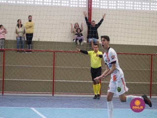 
<a style='margin-left: 5px;' class='btn btn-xs btn-social btn-facebook' href='https://www.facebook.com/sharer/sharer.php?u=https://boladovale.com.br/imgs/800-800-90/conteudo/fotos/1647/img0210.jpg' rel='popup' data-width='500' data-height='400'><i class='fa fa-facebook'></i>Compartilhar <span class='hidden-xs'>no Facebook</span>
</a> 
<a class='btn btn-default btn-xs' target='_blank' href='imgs/800-800-90/conteudo/fotos/1647/img0210.jpg'>
<span class='glyphicon glyphicon-cloud-download'></span> Salvar
</a> 
<span></span>