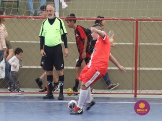 
<a style='margin-left: 5px;' class='btn btn-xs btn-social btn-facebook' href='https://www.facebook.com/sharer/sharer.php?u=https://boladovale.com.br/imgs/800-800-90/conteudo/fotos/1651/img0476.jpg' rel='popup' data-width='500' data-height='400'><i class='fa fa-facebook'></i>Compartilhar <span class='hidden-xs'>no Facebook</span>
</a> 
<a class='btn btn-default btn-xs' target='_blank' href='imgs/800-800-90/conteudo/fotos/1651/img0476.jpg'>
<span class='glyphicon glyphicon-cloud-download'></span> Salvar
</a> 
<span></span>