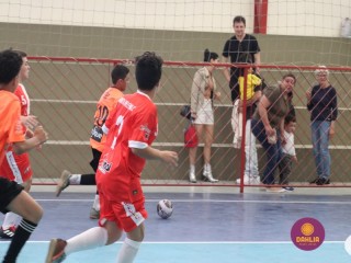 
<a style='margin-left: 5px;' class='btn btn-xs btn-social btn-facebook' href='https://www.facebook.com/sharer/sharer.php?u=https://boladovale.com.br/imgs/800-800-90/conteudo/fotos/1651/img0489.jpg' rel='popup' data-width='500' data-height='400'><i class='fa fa-facebook'></i>Compartilhar <span class='hidden-xs'>no Facebook</span>
</a> 
<a class='btn btn-default btn-xs' target='_blank' href='imgs/800-800-90/conteudo/fotos/1651/img0489.jpg'>
<span class='glyphicon glyphicon-cloud-download'></span> Salvar
</a> 
<span></span>