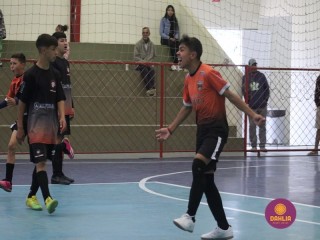 
<a style='margin-left: 5px;' class='btn btn-xs btn-social btn-facebook' href='https://www.facebook.com/sharer/sharer.php?u=https://boladovale.com.br/imgs/800-800-90/conteudo/fotos/1653/img5779.jpg' rel='popup' data-width='500' data-height='400'><i class='fa fa-facebook'></i>Compartilhar <span class='hidden-xs'>no Facebook</span>
</a> 
<a class='btn btn-default btn-xs' target='_blank' href='imgs/800-800-90/conteudo/fotos/1653/img5779.jpg'>
<span class='glyphicon glyphicon-cloud-download'></span> Salvar
</a> 
<span></span>