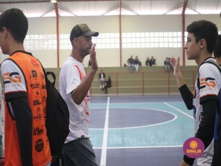 
<a style='margin-left: 5px;' class='btn btn-xs btn-social btn-facebook' href='https://www.facebook.com/sharer/sharer.php?u=https://boladovale.com.br/imgs/800-800-90/conteudo/fotos/1653/img5929.jpg' rel='popup' data-width='500' data-height='400'><i class='fa fa-facebook'></i>Compartilhar <span class='hidden-xs'>no Facebook</span>
</a> 
<a class='btn btn-default btn-xs' target='_blank' href='imgs/800-800-90/conteudo/fotos/1653/img5929.jpg'>
<span class='glyphicon glyphicon-cloud-download'></span> Salvar
</a> 
<span></span>