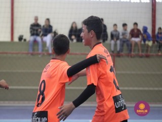 
<a style='margin-left: 5px;' class='btn btn-xs btn-social btn-facebook' href='https://www.facebook.com/sharer/sharer.php?u=https://boladovale.com.br/imgs/800-800-90/conteudo/fotos/1653/img5974.jpg' rel='popup' data-width='500' data-height='400'><i class='fa fa-facebook'></i>Compartilhar <span class='hidden-xs'>no Facebook</span>
</a> 
<a class='btn btn-default btn-xs' target='_blank' href='imgs/800-800-90/conteudo/fotos/1653/img5974.jpg'>
<span class='glyphicon glyphicon-cloud-download'></span> Salvar
</a> 
<span></span>