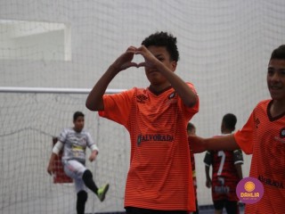 
<a style='margin-left: 5px;' class='btn btn-xs btn-social btn-facebook' href='https://www.facebook.com/sharer/sharer.php?u=https://boladovale.com.br/imgs/800-800-90/conteudo/fotos/1653/img5994.jpg' rel='popup' data-width='500' data-height='400'><i class='fa fa-facebook'></i>Compartilhar <span class='hidden-xs'>no Facebook</span>
</a> 
<a class='btn btn-default btn-xs' target='_blank' href='imgs/800-800-90/conteudo/fotos/1653/img5994.jpg'>
<span class='glyphicon glyphicon-cloud-download'></span> Salvar
</a> 
<span></span>