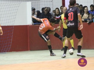 
<a style='margin-left: 5px;' class='btn btn-xs btn-social btn-facebook' href='https://www.facebook.com/sharer/sharer.php?u=https://boladovale.com.br/imgs/800-800-90/conteudo/fotos/1657/img6654.jpg' rel='popup' data-width='500' data-height='400'><i class='fa fa-facebook'></i>Compartilhar <span class='hidden-xs'>no Facebook</span>
</a> 
<a class='btn btn-default btn-xs' target='_blank' href='imgs/800-800-90/conteudo/fotos/1657/img6654.jpg'>
<span class='glyphicon glyphicon-cloud-download'></span> Salvar
</a> 
<span></span>