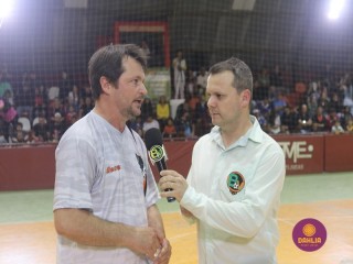 
<a style='margin-left: 5px;' class='btn btn-xs btn-social btn-facebook' href='https://www.facebook.com/sharer/sharer.php?u=https://boladovale.com.br/imgs/800-800-90/conteudo/fotos/1657/img6695.jpg' rel='popup' data-width='500' data-height='400'><i class='fa fa-facebook'></i>Compartilhar <span class='hidden-xs'>no Facebook</span>
</a> 
<a class='btn btn-default btn-xs' target='_blank' href='imgs/800-800-90/conteudo/fotos/1657/img6695.jpg'>
<span class='glyphicon glyphicon-cloud-download'></span> Salvar
</a> 
<span></span>
