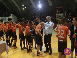 
<a style='margin-left: 5px;' class='btn btn-xs btn-social btn-facebook' href='https://www.facebook.com/sharer/sharer.php?u=https://boladovale.com.br/imgs/800-800-90/conteudo/fotos/1658/img6732.jpg' rel='popup' data-width='500' data-height='400'><i class='fa fa-facebook'></i>Compartilhar <span class='hidden-xs'>no Facebook</span>
</a> 
<a class='btn btn-default btn-xs' target='_blank' href='imgs/800-800-90/conteudo/fotos/1658/img6732.jpg'>
<span class='glyphicon glyphicon-cloud-download'></span> Salvar
</a> 
<span></span>