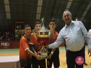 
<a style='margin-left: 5px;' class='btn btn-xs btn-social btn-facebook' href='https://www.facebook.com/sharer/sharer.php?u=https://boladovale.com.br/imgs/800-800-90/conteudo/fotos/1658/img6750.jpg' rel='popup' data-width='500' data-height='400'><i class='fa fa-facebook'></i>Compartilhar <span class='hidden-xs'>no Facebook</span>
</a> 
<a class='btn btn-default btn-xs' target='_blank' href='imgs/800-800-90/conteudo/fotos/1658/img6750.jpg'>
<span class='glyphicon glyphicon-cloud-download'></span> Salvar
</a> 
<span></span>