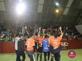 
<a style='margin-left: 5px;' class='btn btn-xs btn-social btn-facebook' href='https://www.facebook.com/sharer/sharer.php?u=https://boladovale.com.br/imgs/800-800-90/conteudo/fotos/1658/img6770.jpg' rel='popup' data-width='500' data-height='400'><i class='fa fa-facebook'></i>Compartilhar <span class='hidden-xs'>no Facebook</span>
</a> 
<a class='btn btn-default btn-xs' target='_blank' href='imgs/800-800-90/conteudo/fotos/1658/img6770.jpg'>
<span class='glyphicon glyphicon-cloud-download'></span> Salvar
</a> 
<span></span>