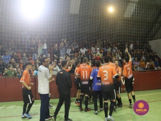 
<a style='margin-left: 5px;' class='btn btn-xs btn-social btn-facebook' href='https://www.facebook.com/sharer/sharer.php?u=https://boladovale.com.br/imgs/800-800-90/conteudo/fotos/1658/img6771.jpg' rel='popup' data-width='500' data-height='400'><i class='fa fa-facebook'></i>Compartilhar <span class='hidden-xs'>no Facebook</span>
</a> 
<a class='btn btn-default btn-xs' target='_blank' href='imgs/800-800-90/conteudo/fotos/1658/img6771.jpg'>
<span class='glyphicon glyphicon-cloud-download'></span> Salvar
</a> 
<span></span>