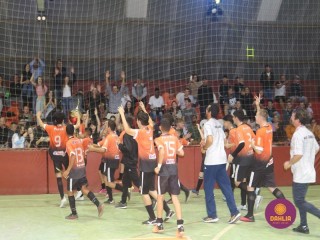 
<a style='margin-left: 5px;' class='btn btn-xs btn-social btn-facebook' href='https://www.facebook.com/sharer/sharer.php?u=https://boladovale.com.br/imgs/800-800-90/conteudo/fotos/1658/img6785.jpg' rel='popup' data-width='500' data-height='400'><i class='fa fa-facebook'></i>Compartilhar <span class='hidden-xs'>no Facebook</span>
</a> 
<a class='btn btn-default btn-xs' target='_blank' href='imgs/800-800-90/conteudo/fotos/1658/img6785.jpg'>
<span class='glyphicon glyphicon-cloud-download'></span> Salvar
</a> 
<span></span>