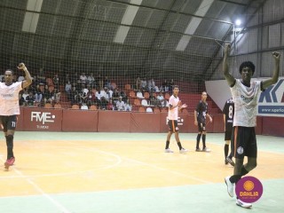 
<a style='margin-left: 5px;' class='btn btn-xs btn-social btn-facebook' href='https://www.facebook.com/sharer/sharer.php?u=https://boladovale.com.br/imgs/800-800-90/conteudo/fotos/1664/img7348.jpg' rel='popup' data-width='500' data-height='400'><i class='fa fa-facebook'></i>Compartilhar <span class='hidden-xs'>no Facebook</span>
</a> 
<a class='btn btn-default btn-xs' target='_blank' href='imgs/800-800-90/conteudo/fotos/1664/img7348.jpg'>
<span class='glyphicon glyphicon-cloud-download'></span> Salvar
</a> 
<span></span>