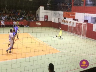 
<a style='margin-left: 5px;' class='btn btn-xs btn-social btn-facebook' href='https://www.facebook.com/sharer/sharer.php?u=https://boladovale.com.br/imgs/800-800-90/conteudo/fotos/1673/img8069.jpg' rel='popup' data-width='500' data-height='400'><i class='fa fa-facebook'></i>Compartilhar <span class='hidden-xs'>no Facebook</span>
</a> 
<a class='btn btn-default btn-xs' target='_blank' href='imgs/800-800-90/conteudo/fotos/1673/img8069.jpg'>
<span class='glyphicon glyphicon-cloud-download'></span> Salvar
</a> 
<span></span>