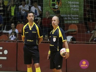 
<a style='margin-left: 5px;' class='btn btn-xs btn-social btn-facebook' href='https://www.facebook.com/sharer/sharer.php?u=https://boladovale.com.br/imgs/800-800-90/conteudo/fotos/1674/img8110.jpg' rel='popup' data-width='500' data-height='400'><i class='fa fa-facebook'></i>Compartilhar <span class='hidden-xs'>no Facebook</span>
</a> 
<a class='btn btn-default btn-xs' target='_blank' href='imgs/800-800-90/conteudo/fotos/1674/img8110.jpg'>
<span class='glyphicon glyphicon-cloud-download'></span> Salvar
</a> 
<span></span>