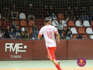 
<a style='margin-left: 5px;' class='btn btn-xs btn-social btn-facebook' href='https://www.facebook.com/sharer/sharer.php?u=https://boladovale.com.br/imgs/800-800-90/conteudo/fotos/1674/img8184.jpg' rel='popup' data-width='500' data-height='400'><i class='fa fa-facebook'></i>Compartilhar <span class='hidden-xs'>no Facebook</span>
</a> 
<a class='btn btn-default btn-xs' target='_blank' href='imgs/800-800-90/conteudo/fotos/1674/img8184.jpg'>
<span class='glyphicon glyphicon-cloud-download'></span> Salvar
</a> 
<span></span>