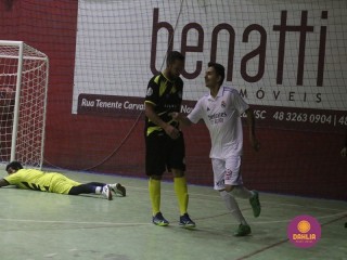 
<a style='margin-left: 5px;' class='btn btn-xs btn-social btn-facebook' href='https://www.facebook.com/sharer/sharer.php?u=https://boladovale.com.br/imgs/800-800-90/conteudo/fotos/1678/img8475.jpg' rel='popup' data-width='500' data-height='400'><i class='fa fa-facebook'></i>Compartilhar <span class='hidden-xs'>no Facebook</span>
</a> 
<a class='btn btn-default btn-xs' target='_blank' href='imgs/800-800-90/conteudo/fotos/1678/img8475.jpg'>
<span class='glyphicon glyphicon-cloud-download'></span> Salvar
</a> 
<span></span>