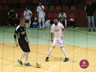 
<a style='margin-left: 5px;' class='btn btn-xs btn-social btn-facebook' href='https://www.facebook.com/sharer/sharer.php?u=https://boladovale.com.br/imgs/800-800-90/conteudo/fotos/1678/img8482.jpg' rel='popup' data-width='500' data-height='400'><i class='fa fa-facebook'></i>Compartilhar <span class='hidden-xs'>no Facebook</span>
</a> 
<a class='btn btn-default btn-xs' target='_blank' href='imgs/800-800-90/conteudo/fotos/1678/img8482.jpg'>
<span class='glyphicon glyphicon-cloud-download'></span> Salvar
</a> 
<span></span>