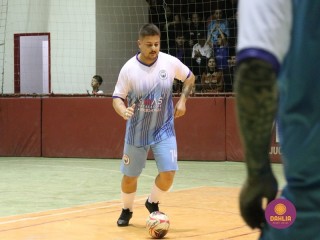 
<a style='margin-left: 5px;' class='btn btn-xs btn-social btn-facebook' href='https://www.facebook.com/sharer/sharer.php?u=https://boladovale.com.br/imgs/800-800-90/conteudo/fotos/1680/img8585.jpg' rel='popup' data-width='500' data-height='400'><i class='fa fa-facebook'></i>Compartilhar <span class='hidden-xs'>no Facebook</span>
</a> 
<a class='btn btn-default btn-xs' target='_blank' href='imgs/800-800-90/conteudo/fotos/1680/img8585.jpg'>
<span class='glyphicon glyphicon-cloud-download'></span> Salvar
</a> 
<span></span>