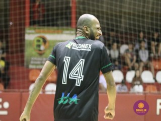 
<a style='margin-left: 5px;' class='btn btn-xs btn-social btn-facebook' href='https://www.facebook.com/sharer/sharer.php?u=https://boladovale.com.br/imgs/800-800-90/conteudo/fotos/1687/img9993.jpg' rel='popup' data-width='500' data-height='400'><i class='fa fa-facebook'></i>Compartilhar <span class='hidden-xs'>no Facebook</span>
</a> 
<a class='btn btn-default btn-xs' target='_blank' href='imgs/800-800-90/conteudo/fotos/1687/img9993.jpg'>
<span class='glyphicon glyphicon-cloud-download'></span> Salvar
</a> 
<span></span>