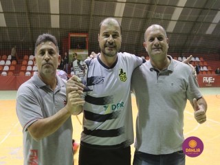 
<a style='margin-left: 5px;' class='btn btn-xs btn-social btn-facebook' href='https://www.facebook.com/sharer/sharer.php?u=https://boladovale.com.br/imgs/800-800-90/conteudo/fotos/1688/img0247.jpg' rel='popup' data-width='500' data-height='400'><i class='fa fa-facebook'></i>Compartilhar <span class='hidden-xs'>no Facebook</span>
</a> 
<a class='btn btn-default btn-xs' target='_blank' href='imgs/800-800-90/conteudo/fotos/1688/img0247.jpg'>
<span class='glyphicon glyphicon-cloud-download'></span> Salvar
</a> 
<span></span>