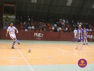 
<a style='margin-left: 5px;' class='btn btn-xs btn-social btn-facebook' href='https://www.facebook.com/sharer/sharer.php?u=https://boladovale.com.br/imgs/800-800-90/conteudo/fotos/1694/img0709.jpg' rel='popup' data-width='500' data-height='400'><i class='fa fa-facebook'></i>Compartilhar <span class='hidden-xs'>no Facebook</span>
</a> 
<a class='btn btn-default btn-xs' target='_blank' href='imgs/800-800-90/conteudo/fotos/1694/img0709.jpg'>
<span class='glyphicon glyphicon-cloud-download'></span> Salvar
</a> 
<span></span>