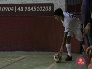 
<a style='margin-left: 5px;' class='btn btn-xs btn-social btn-facebook' href='https://www.facebook.com/sharer/sharer.php?u=https://boladovale.com.br/imgs/800-800-90/conteudo/fotos/1702/img1085.jpg' rel='popup' data-width='500' data-height='400'><i class='fa fa-facebook'></i>Compartilhar <span class='hidden-xs'>no Facebook</span>
</a> 
<a class='btn btn-default btn-xs' target='_blank' href='imgs/800-800-90/conteudo/fotos/1702/img1085.jpg'>
<span class='glyphicon glyphicon-cloud-download'></span> Salvar
</a> 
<span></span>
