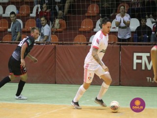 
<a style='margin-left: 5px;' class='btn btn-xs btn-social btn-facebook' href='https://www.facebook.com/sharer/sharer.php?u=https://boladovale.com.br/imgs/800-800-90/conteudo/fotos/1711/img2530.jpg' rel='popup' data-width='500' data-height='400'><i class='fa fa-facebook'></i>Compartilhar <span class='hidden-xs'>no Facebook</span>
</a> 
<a class='btn btn-default btn-xs' target='_blank' href='imgs/800-800-90/conteudo/fotos/1711/img2530.jpg'>
<span class='glyphicon glyphicon-cloud-download'></span> Salvar
</a> 
<span></span>