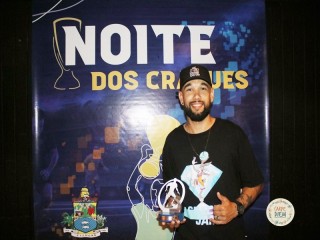 
<a style='margin-left: 5px;' class='btn btn-xs btn-social btn-facebook' href='https://www.facebook.com/sharer/sharer.php?u=https://boladovale.com.br/imgs/800-800-90/conteudo/fotos/1725/img7845.jpg' rel='popup' data-width='500' data-height='400'><i class='fa fa-facebook'></i>Compartilhar <span class='hidden-xs'>no Facebook</span>
</a> 
<a class='btn btn-default btn-xs' target='_blank' href='imgs/800-800-90/conteudo/fotos/1725/img7845.jpg'>
<span class='glyphicon glyphicon-cloud-download'></span> Salvar
</a> 
<span></span>
