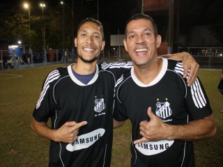 
<a style='margin-left: 5px;' class='btn btn-xs btn-social btn-facebook' href='https://www.facebook.com/sharer/sharer.php?u=https://boladovale.com.br/imgs/800-800-90/conteudo/fotos/1726/img0262.jpg' rel='popup' data-width='500' data-height='400'><i class='fa fa-facebook'></i>Compartilhar <span class='hidden-xs'>no Facebook</span>
</a> 
<a class='btn btn-default btn-xs' target='_blank' href='imgs/800-800-90/conteudo/fotos/1726/img0262.jpg'>
<span class='glyphicon glyphicon-cloud-download'></span> Salvar
</a> 
<span></span>