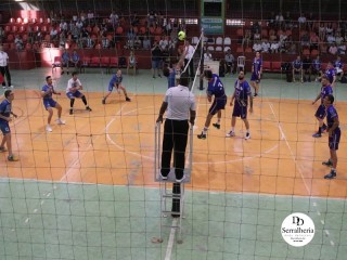 
<a style='margin-left: 5px;' class='btn btn-xs btn-social btn-facebook' href='https://www.facebook.com/sharer/sharer.php?u=https://boladovale.com.br/imgs/800-800-90/conteudo/fotos/1732/img8293.jpg' rel='popup' data-width='500' data-height='400'><i class='fa fa-facebook'></i>Compartilhar <span class='hidden-xs'>no Facebook</span>
</a> 
<a class='btn btn-default btn-xs' target='_blank' href='imgs/800-800-90/conteudo/fotos/1732/img8293.jpg'>
<span class='glyphicon glyphicon-cloud-download'></span> Salvar
</a> 
<span></span>
