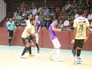 
<a style='margin-left: 5px;' class='btn btn-xs btn-social btn-facebook' href='https://www.facebook.com/sharer/sharer.php?u=https://boladovale.com.br/imgs/800-800-90/conteudo/fotos/1771/img2024.jpg' rel='popup' data-width='500' data-height='400'><i class='fa fa-facebook'></i>Compartilhar <span class='hidden-xs'>no Facebook</span>
</a> 
<a class='btn btn-default btn-xs' target='_blank' href='imgs/800-800-90/conteudo/fotos/1771/img2024.jpg'>
<span class='glyphicon glyphicon-cloud-download'></span> Salvar
</a> 
<span></span>