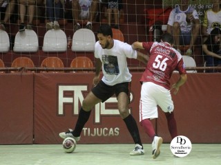 
<a style='margin-left: 5px;' class='btn btn-xs btn-social btn-facebook' href='https://www.facebook.com/sharer/sharer.php?u=https://boladovale.com.br/imgs/800-800-90/conteudo/fotos/1790/img2500.jpg' rel='popup' data-width='500' data-height='400'><i class='fa fa-facebook'></i>Compartilhar <span class='hidden-xs'>no Facebook</span>
</a> 
<a class='btn btn-default btn-xs' target='_blank' href='imgs/800-800-90/conteudo/fotos/1790/img2500.jpg'>
<span class='glyphicon glyphicon-cloud-download'></span> Salvar
</a> 
<span></span>